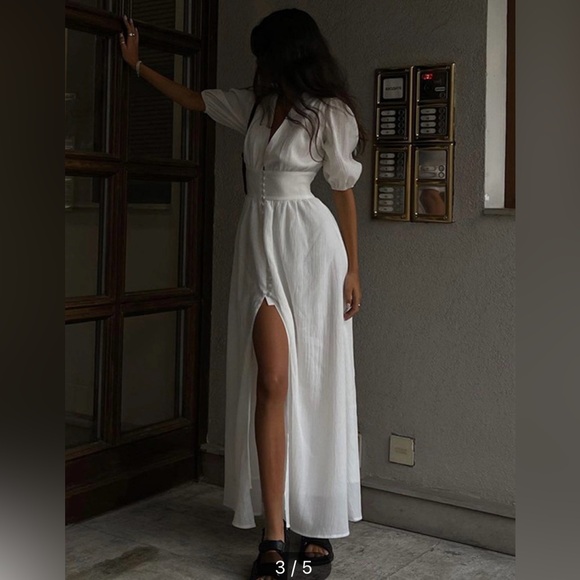 Commense White Maxi Dress with Puff Sleeves and Plunge Neckline - Picture 3 of 6